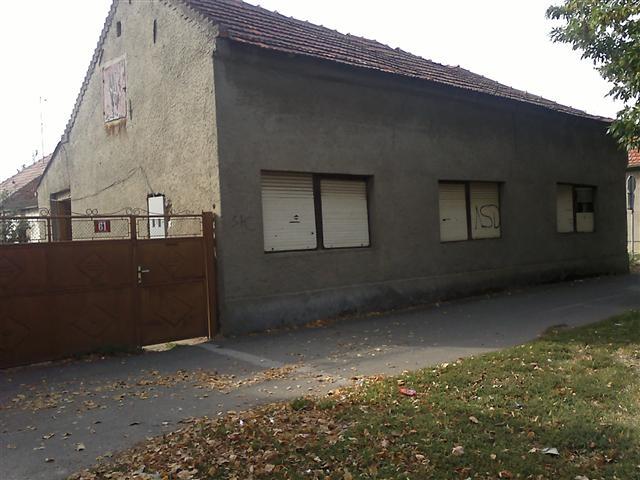 Plac sa starom kucom za rusenje  