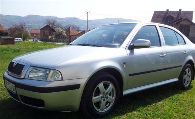 Skoda Octavia 1.8b plin -01