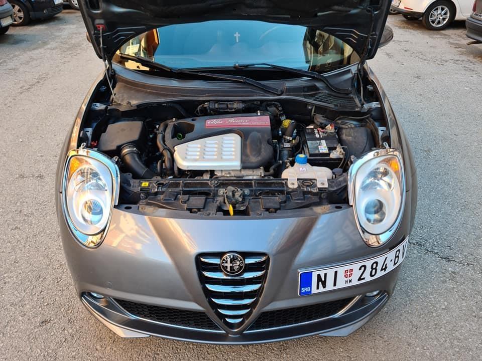 AUTOMOBIL