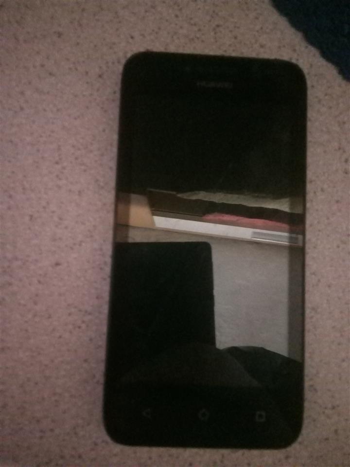 Prodajem-huawei-y560