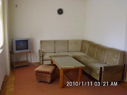 IZDAJEM-STAN-U-CENTRU-POVOLJNO----