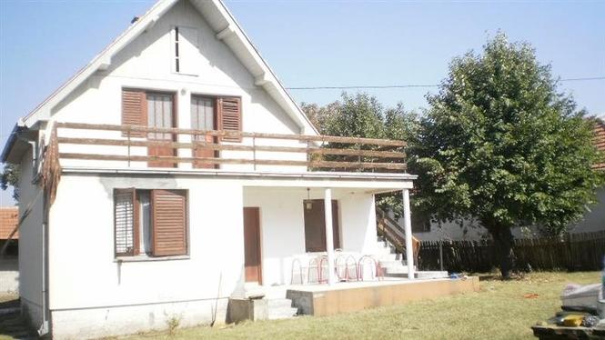 Kuca od 100m2 u selo Trska