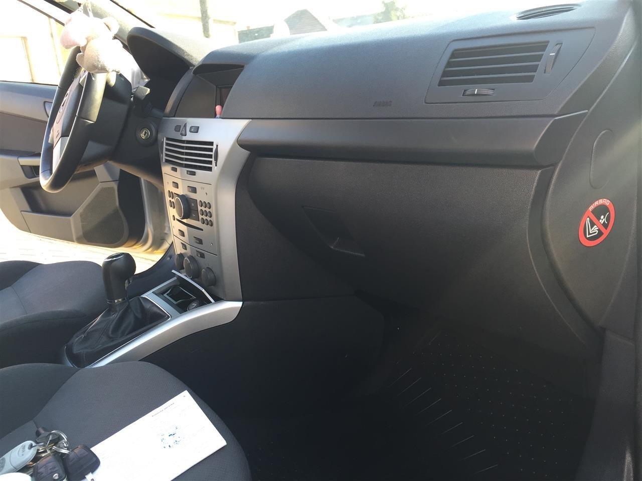 Opel-Astra-H-1-7