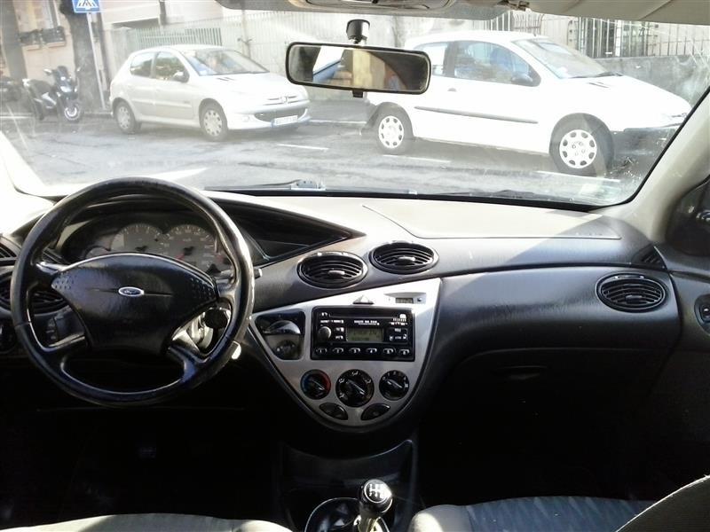 Ford-Focus-1-6--02