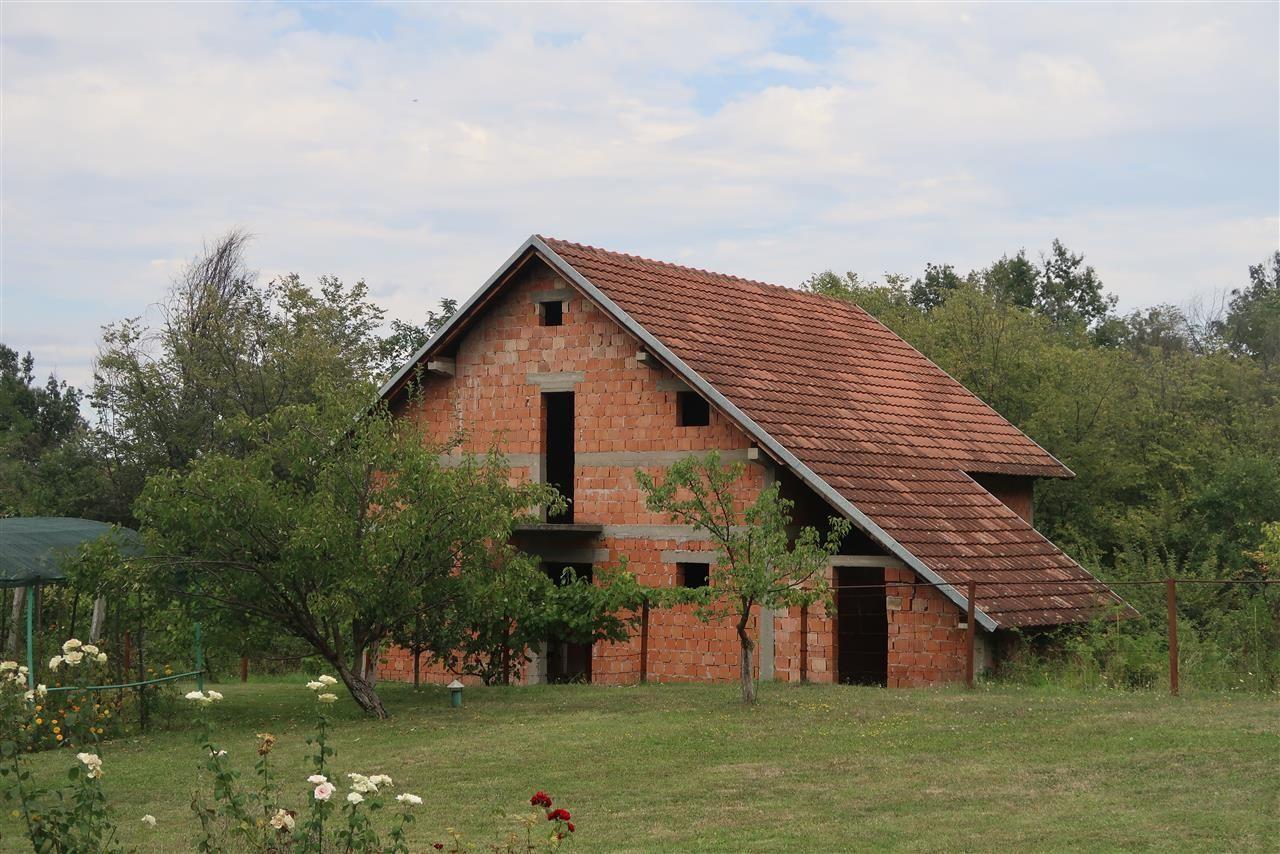 Grocka---Brestovik---52-ara---160m2