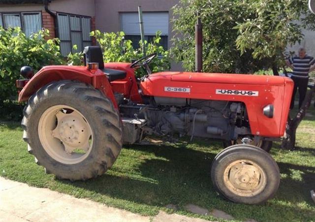 Traktor-Ursus-C-355-odlican