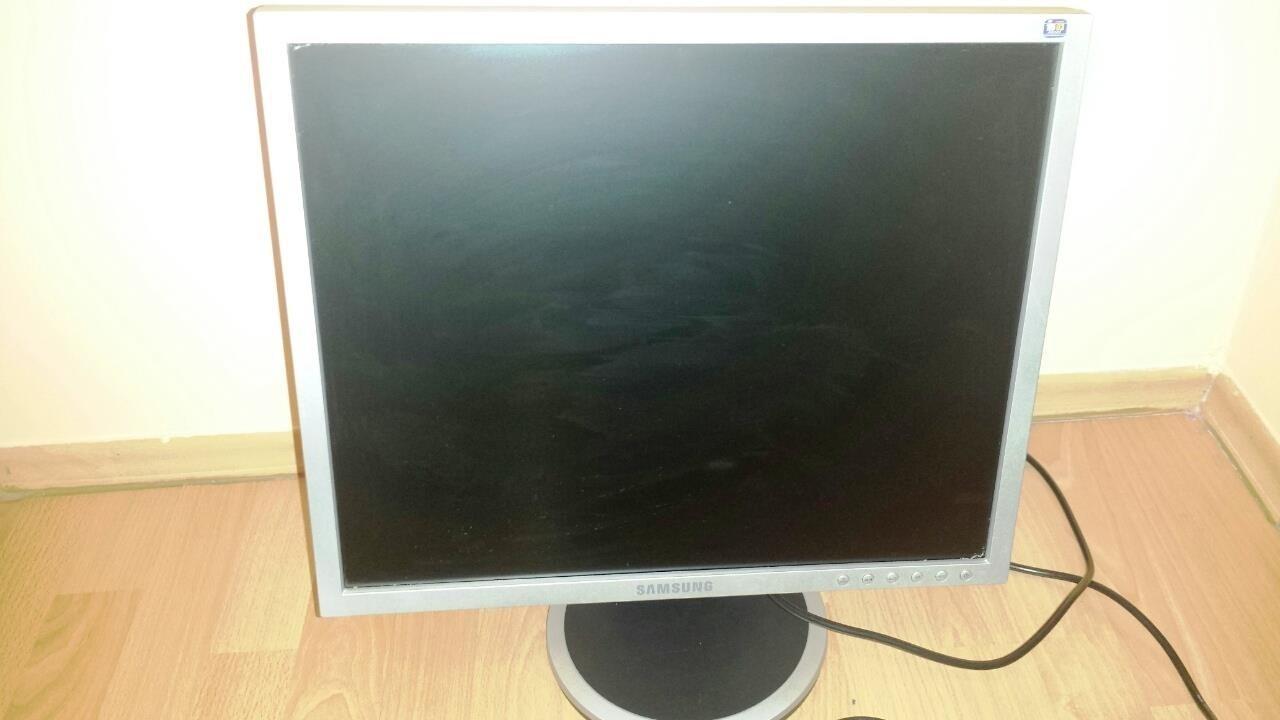 LCD-monitor-Samsung