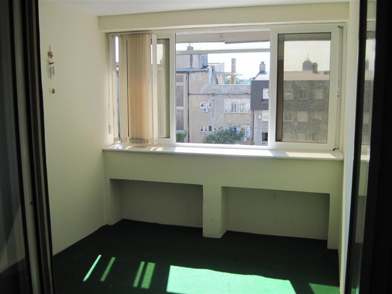 Izdajem-dvosoban-60m2-u-centru-Beograda