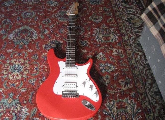 Električna gitara Behringer