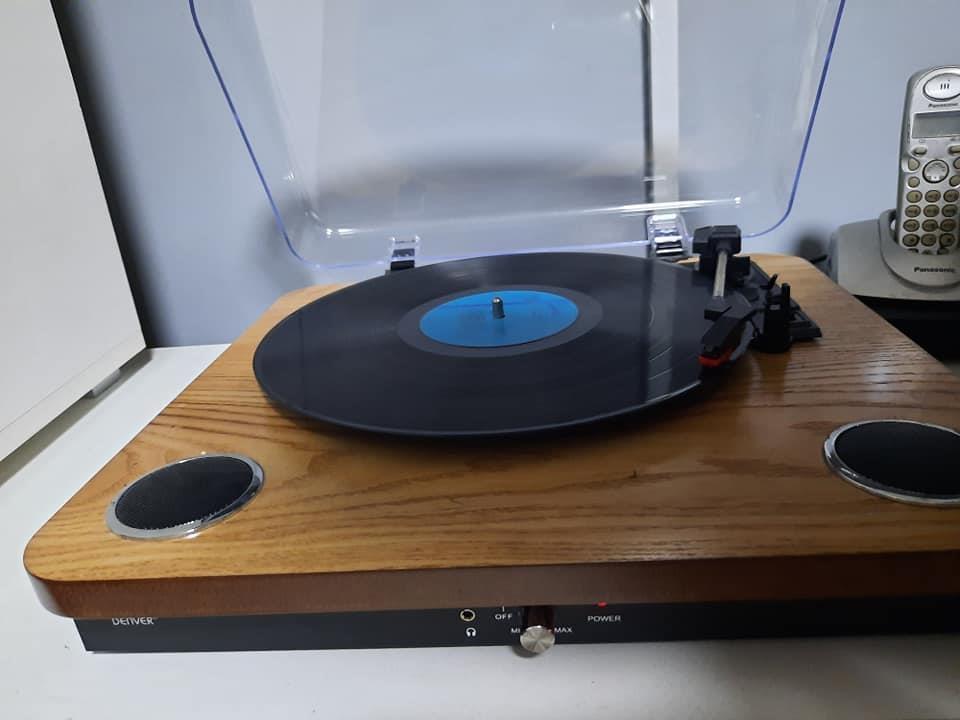 Gramofon-Denver-vpl-200