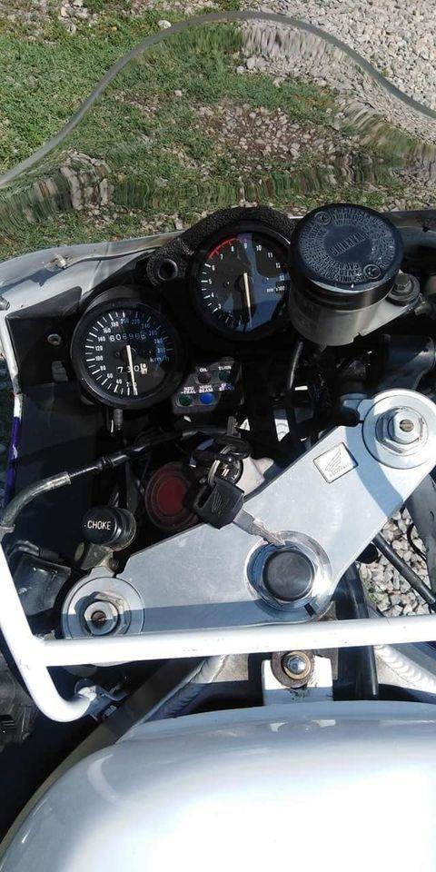 Honda-cbr-900rr-93god