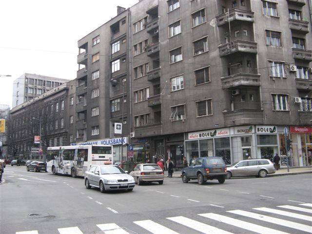 Salonski-stan-80m2-u-Centar--Decanska