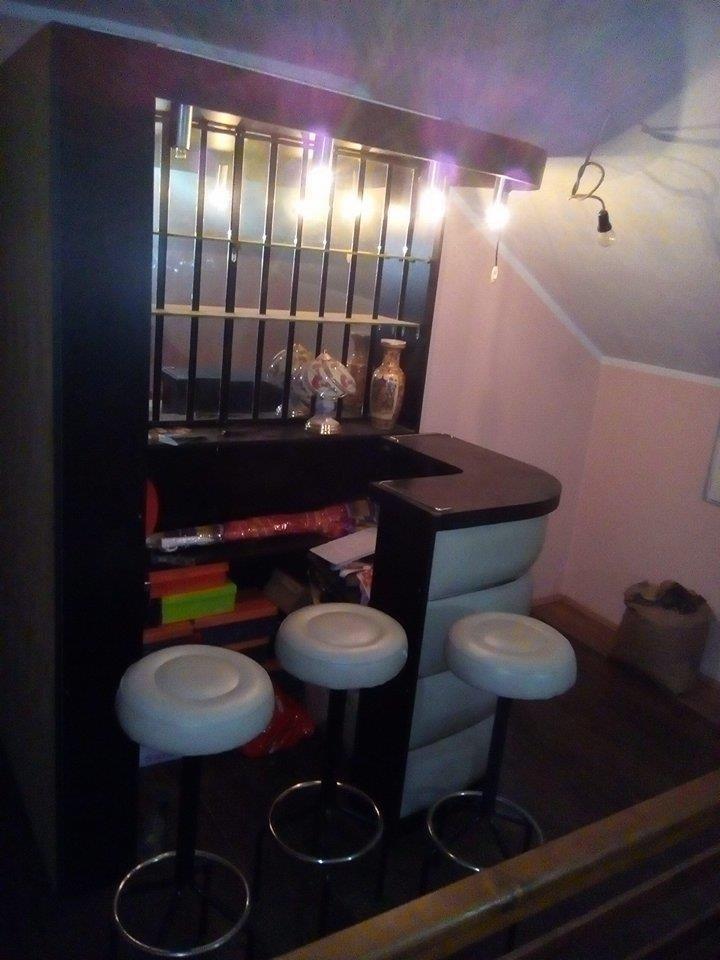 Bar-