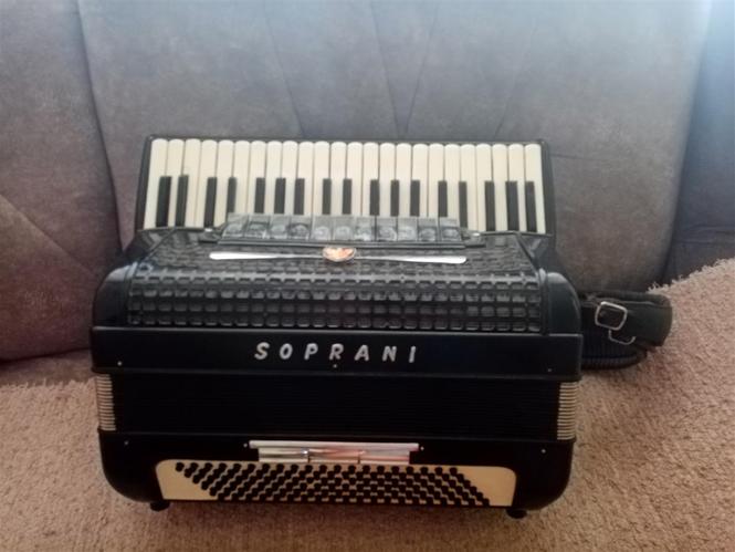 Soprani harmonika 120 basova