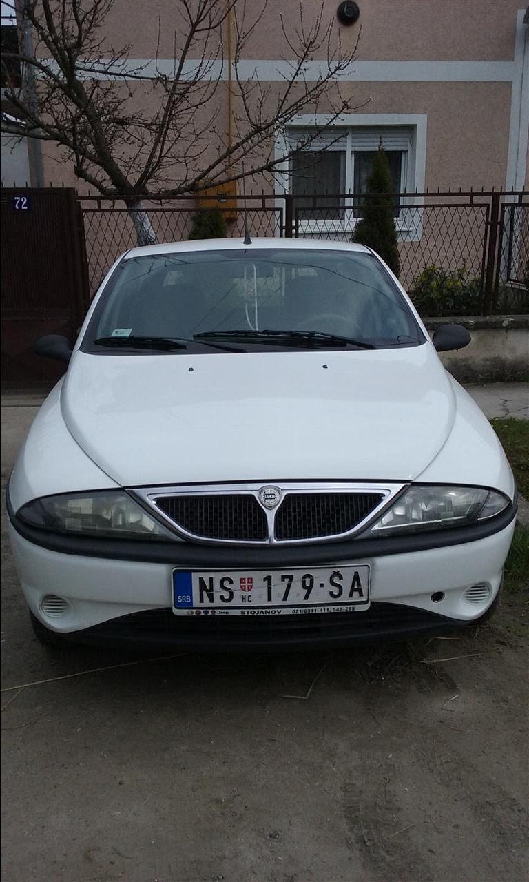 Lancia-Ypsilon--00