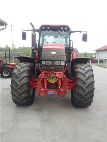 Traktor McCormick XTX 185