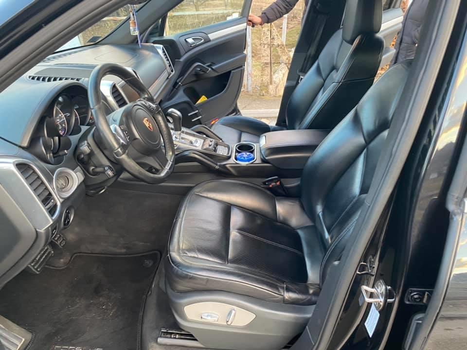 PORSCHE-CAYENNE