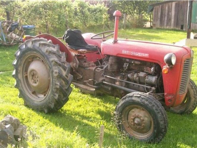 Traktor Ferguson 533