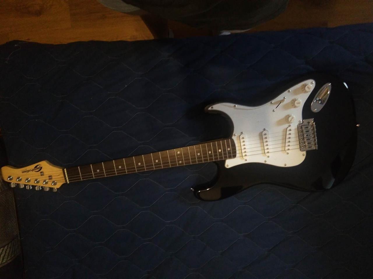 Gitara-u-odličnom-stanju--nekorišćena-