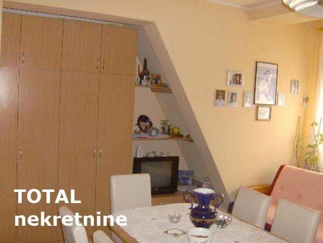 Uknjizen-trosoban-duplex-stan-u-centru