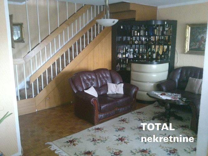 UKNJIZEN troiposoban stan