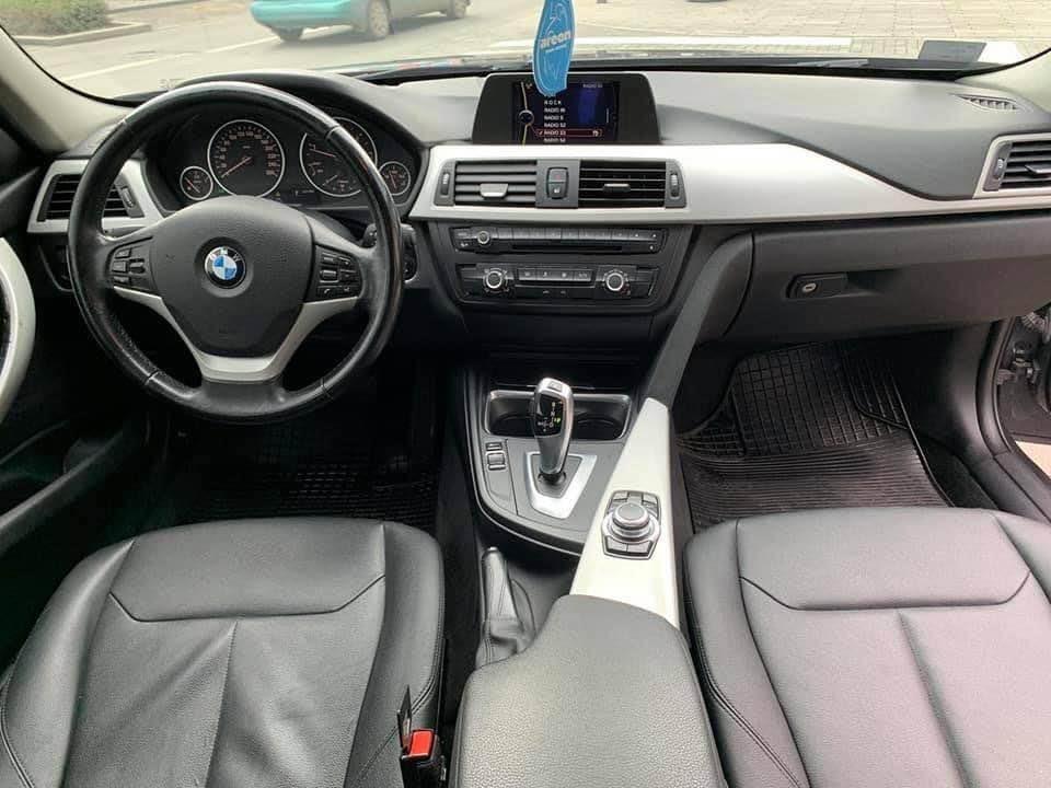 BMW-318d-2012
