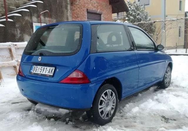 Lancia-Ypsilon-1-2--01-