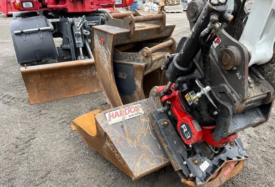 2018-Takeuchi-TB295W