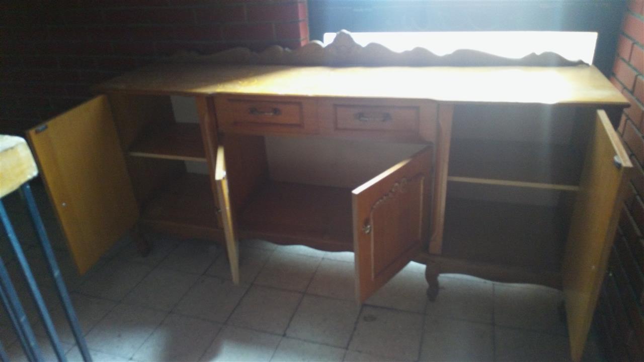 Prodajem-vitrinu-