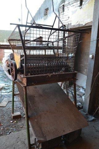 Presa-i-perforator-za-pet-ambalazu
