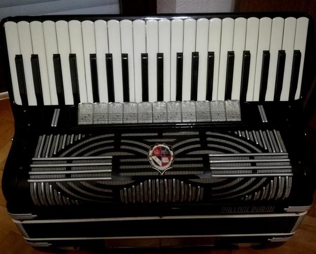 prodajem harmoniku balone burini  stradelina 