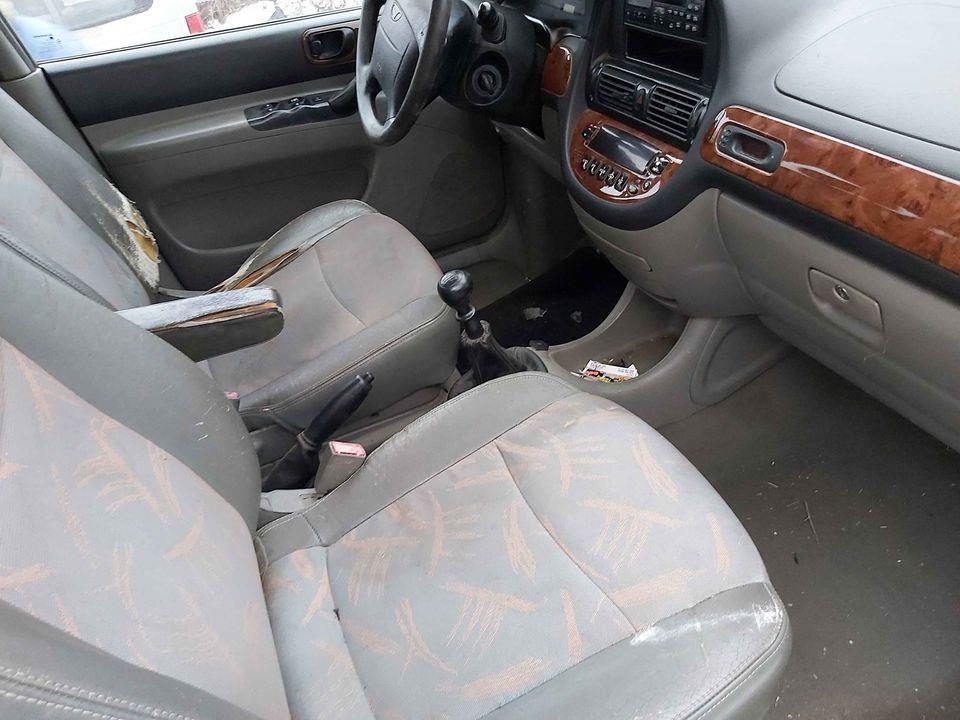Kompletan-auto-u-delovima