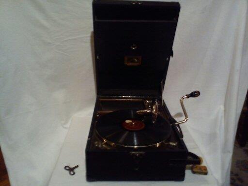 Gramofon--His-Masters-Voice-