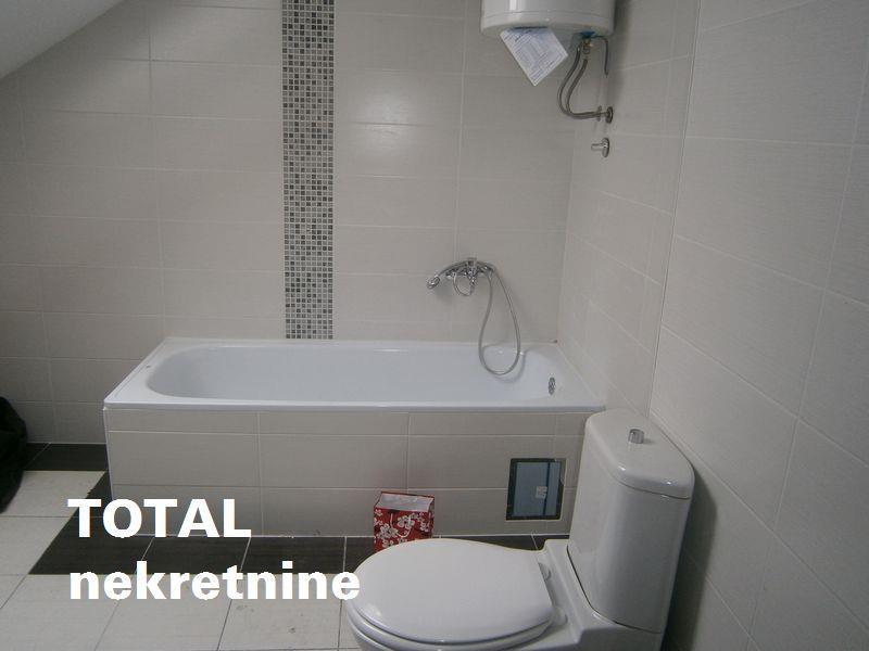 Uknjizen-trosoban-duplex-stan-u-centru