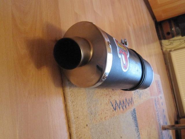 Auspuh-AKRAPOVIC-karbon