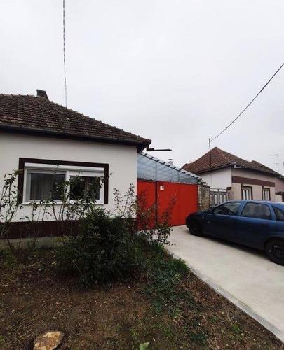 Prodajem kucu u Senti
