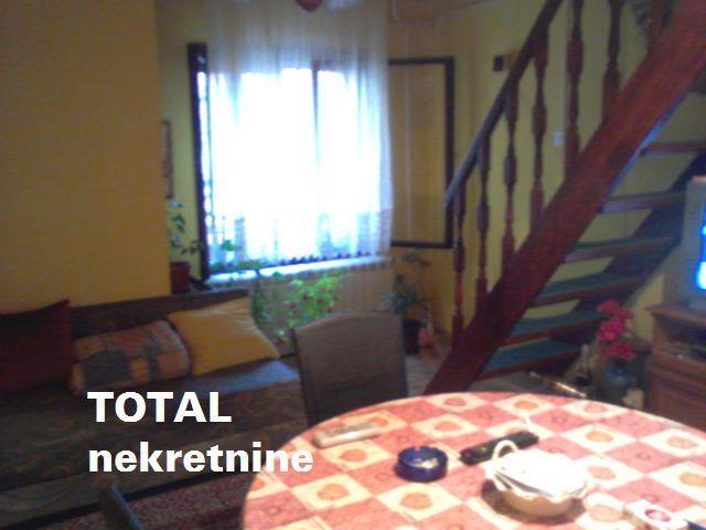 Odmah useljiv cetvorosoban duplex stan