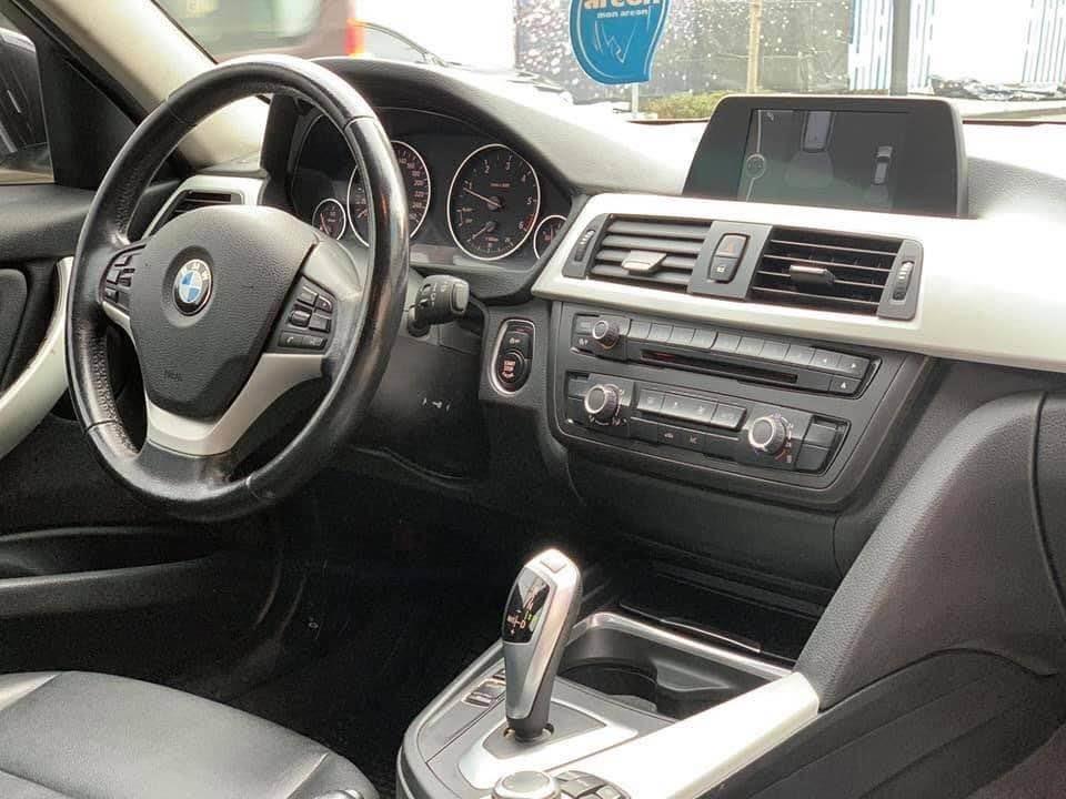 BMW-318d-2012