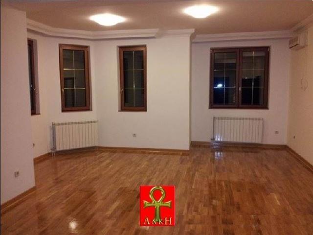 Vila 560m2 sa bazenom u Dedinje