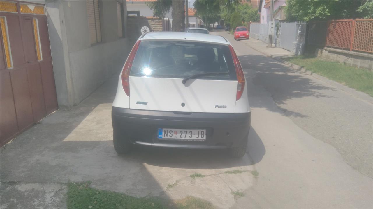Automobili