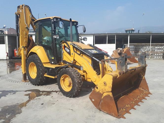 CAT 428F2 - 2015