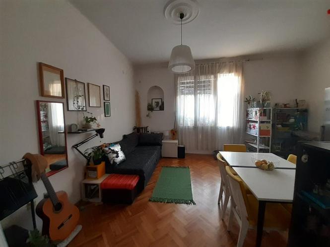 SALONAC U SRCU ZEMUNA