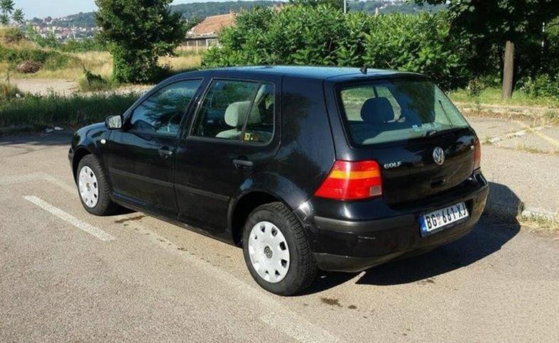VW-Golf-4-1-6--03