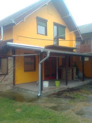 Dve kuce od 604m2 sa radionicom i susarom