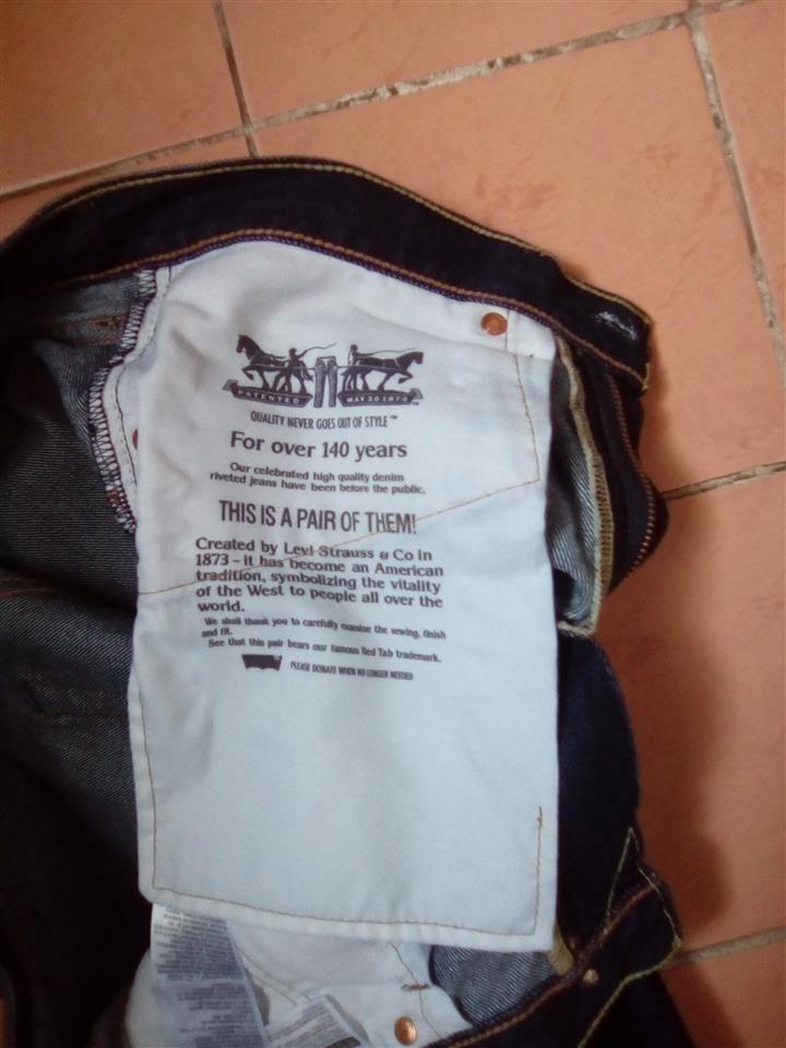 Levis-751