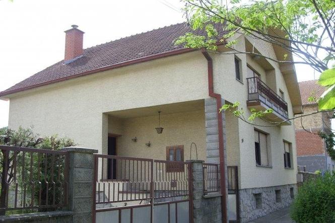 Kuca u Celarevu