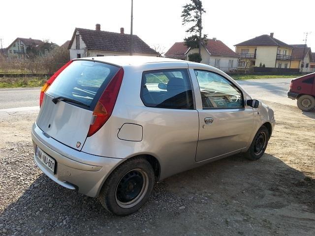 Fiat-Punto-stranac-1-2-b--00