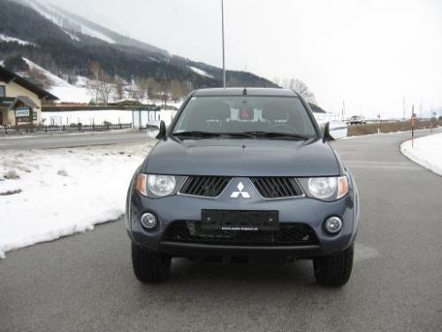 Mitsubishi-L200--08