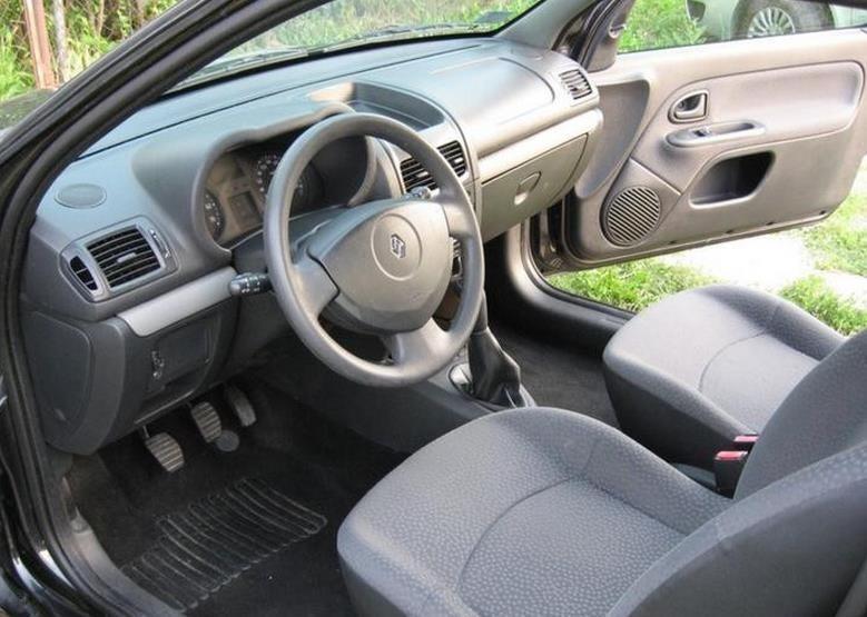 Renault-Clio--07