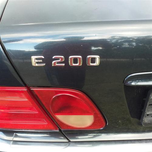 Prodajem delovi za mercedes e200